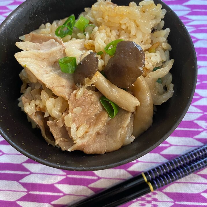 炊飯器で 香ばしい豚としめじの炊き込みご飯